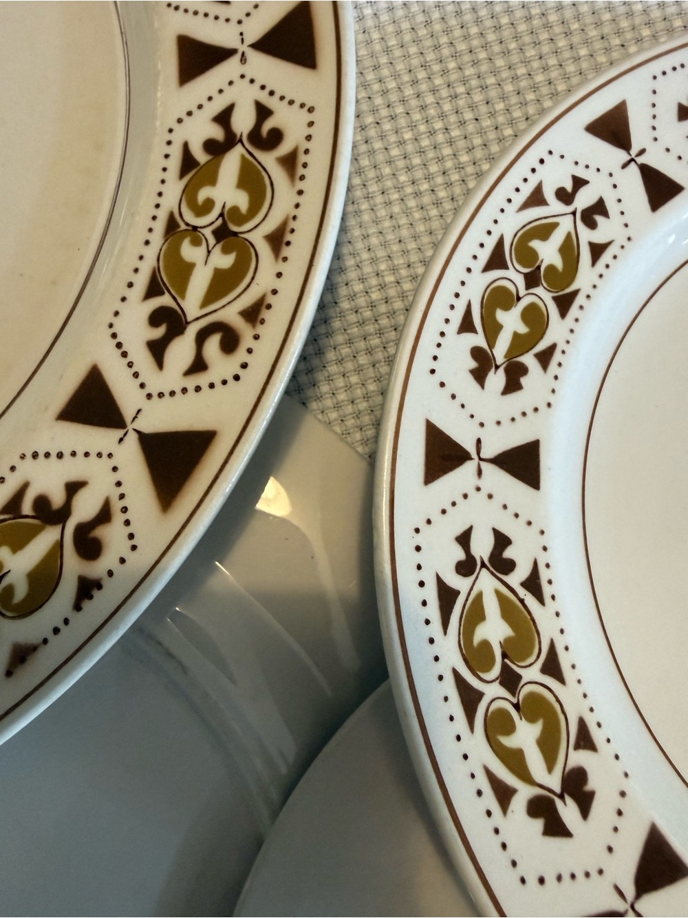 Mikasa Classic White Dinner Plate Set of 4 with Olive and Brown Border